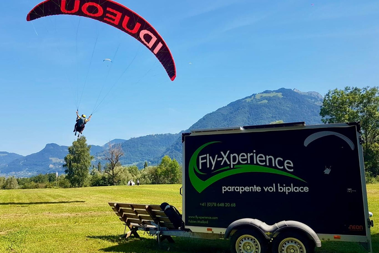 Montreux: Tandem Paragliding Flight over Lake Geneva / Fly-Xperience