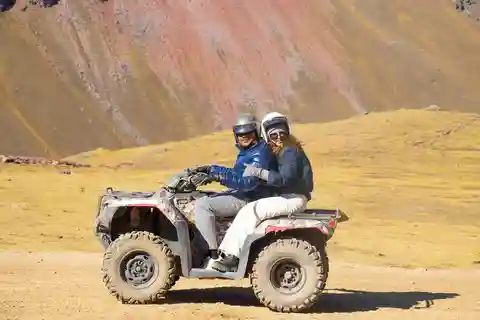 Cusco: Passeio de quadriciclo na Montanha Arco-Íris com pequeno-almoço e almoço