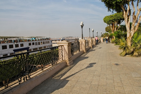 Luxor: Historic Corniche Walking Experience with Refreshment
