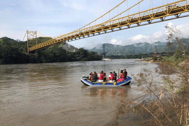 Medellín : Aventure en bateau + équitation à Santa Fe de AntioquiaSanta Fe de Antioquia : Promenade en bateau aventureux+excursion à cheval