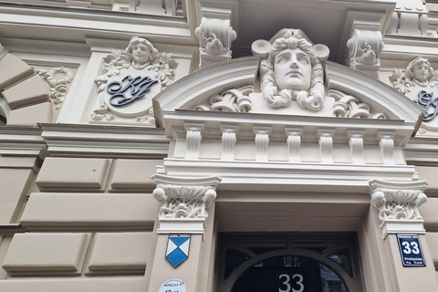 Riga: Art Nouveau Tour with Hat Wearing