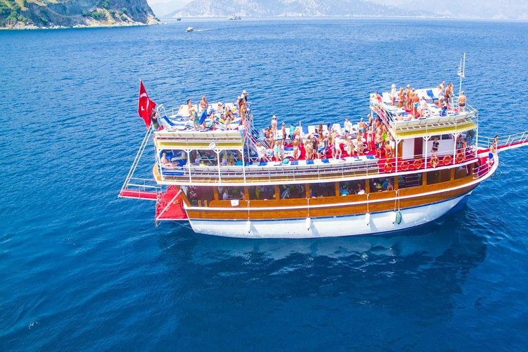 Antalya : Visite guidée de la ville avec billets pour les chutes d'eau et déjeuner.Tour en bateau