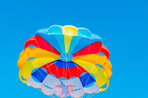 Parasailing boven de stranden van Punta Cana