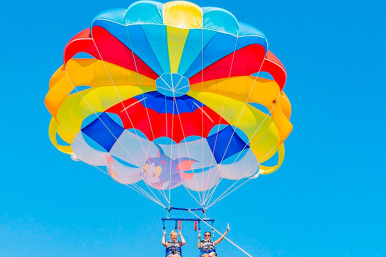 Parasailingowa przygoda nad plażami Punta Cana