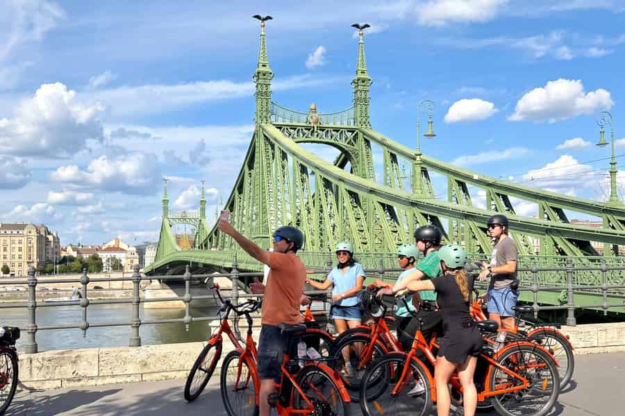 Budapest: Historische E-Bike- & Fahrradtour mit ortskundigem Guide. Foto: GetYourGuide