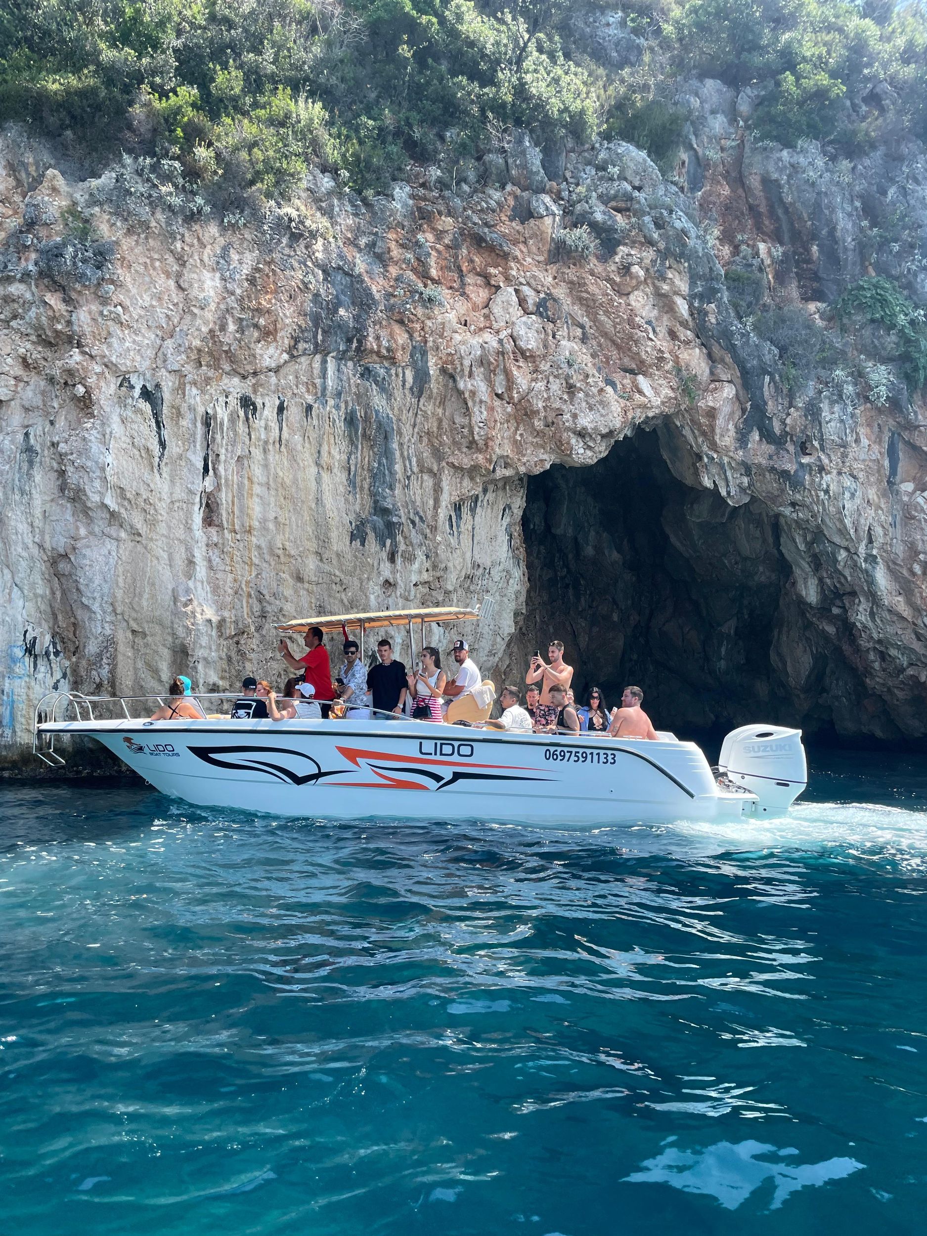 Himara: Geheime Meereshöhlen und versteckte Badeorte – Entdeckung