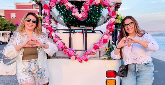 Lisbon: Private Eco Tuk Tuk Tour for Couples, Families and Solo Travelers