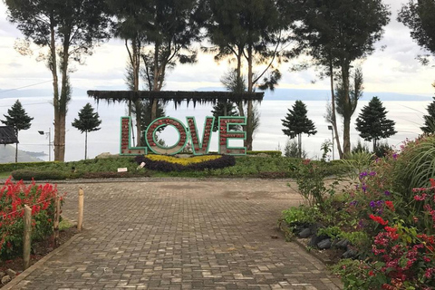 Medan: Discover the Best of Sumatra Day Trip! Medan: Lake Toba Tour