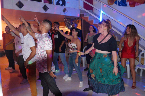 Cali: Salsa Night Tour with Pro Instructors Cali: Nighttime Salsa Sightseeing Tour with Pro Instructors