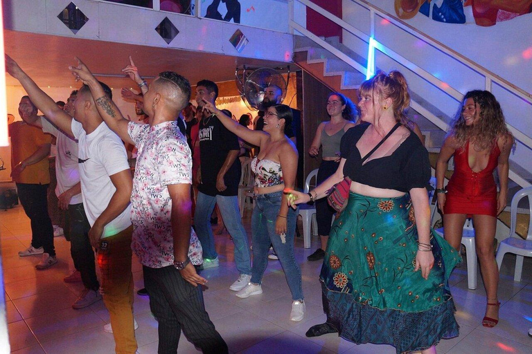 Cali: Salsa Night Tour with Pro Instructors Cali: Nighttime Salsa Sightseeing Tour with Pro Instructors