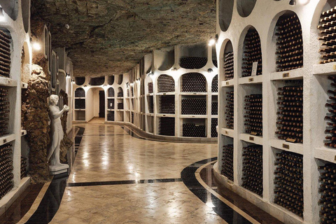 Mołdawia: winnica Cricova, Stary Orhei i klasztor CurchiMołdawia: klasztor Curchi, Orheiul Vechi i winiarnia