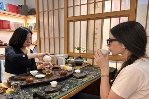 Shanghai: Chinese Tea Tasting & Local Mahjong Experience