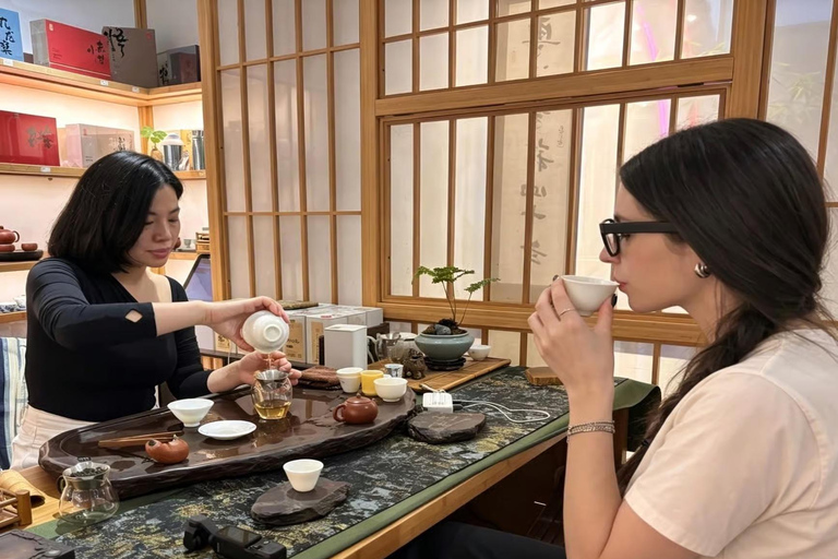Shanghai: Chinese Tea Tasting & Local Mahjong Experience
