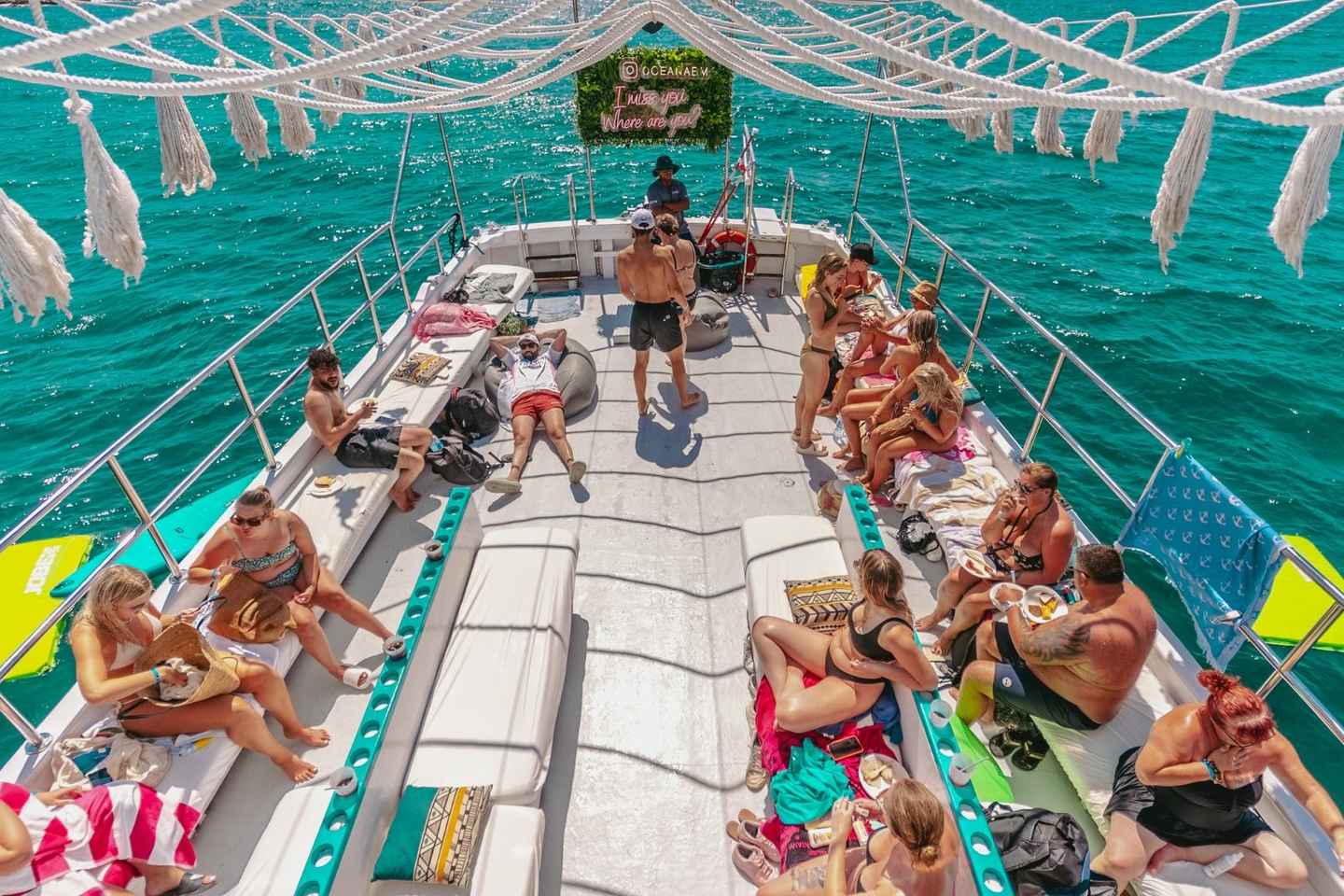 From Magaluf: Palma Bay Sightseeing Cruise with Live Music
