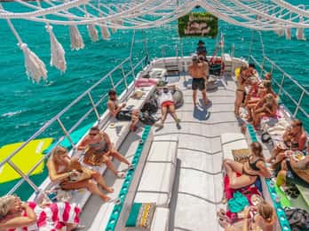 From Magaluf: Palma Bay Sightseeing Cruise with Live Music