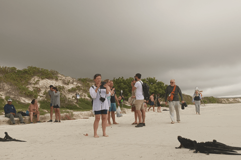 4 days tour in Galapagos Las Grietas and Tortuga Bay