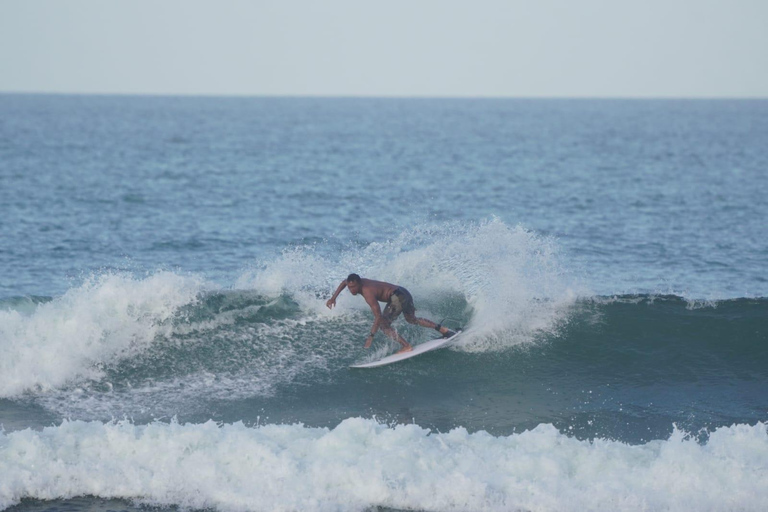 Medewi : Leçon de surf en groupe pour débutants et intermédiaires