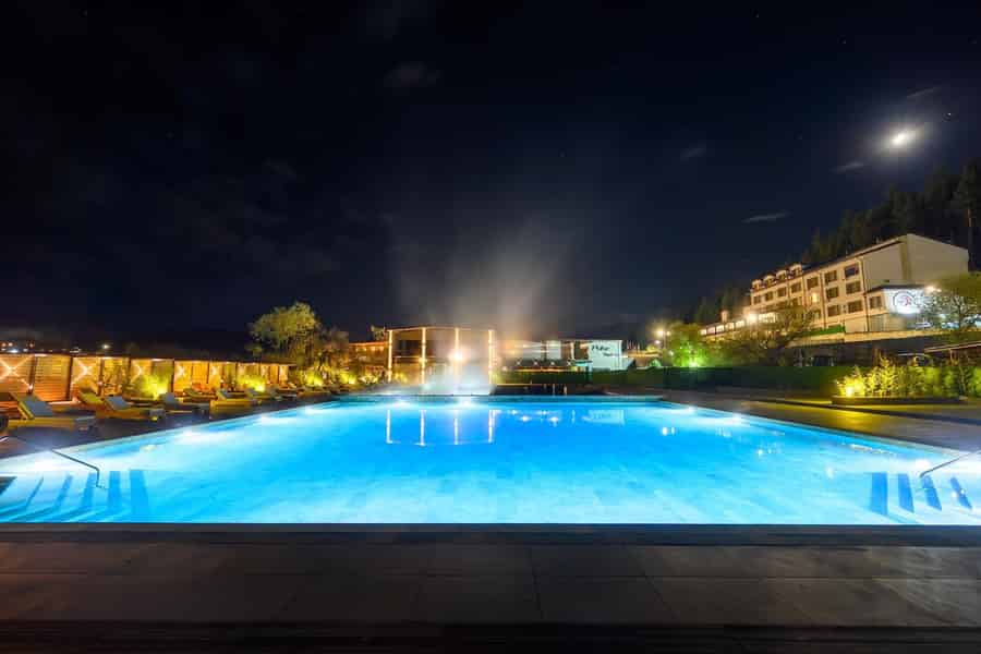 Bansko: Grand Hotel Therme Pool Entspannung Adults Only 16+. Foto: GetYourGuide Bansko: Grand Hotel Therme Pool Entspannung Adults Only 16+. Foto: GetYourGuide