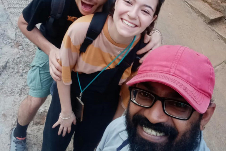 Kandy: Sunset Tuk-Tuk Ride & Kandyan Cultural Dance Show