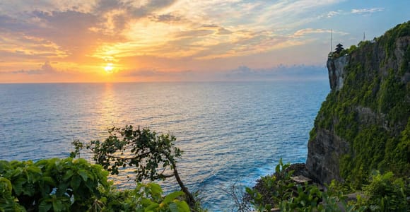 Bali: Tour Uluwatu, GWK, Melasti Beach & Kecak & Fire dance.