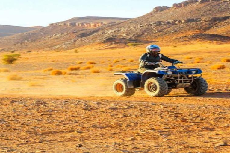 Marrakech: Giro nel deserto di Agafay in quad e cammello con cena spettacolo