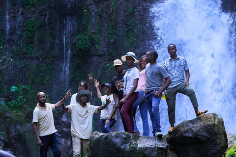 Arusha: Evening Culture & Craft Tour with Tuk-Tuk Ride