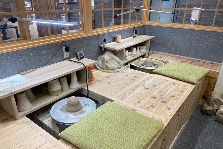 Kyoto: 1h Pottery Workshop Guided by Master Artisans Kyoto: 1h Pottery Workshop Guided by Master Artisans