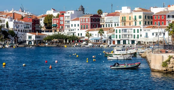 Mahon Harbour: Boat Tour with Mahon Market & Gin Distillery