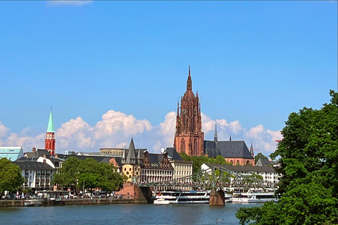 Frankfurt: Walking tour in German in private - just for you and your friends