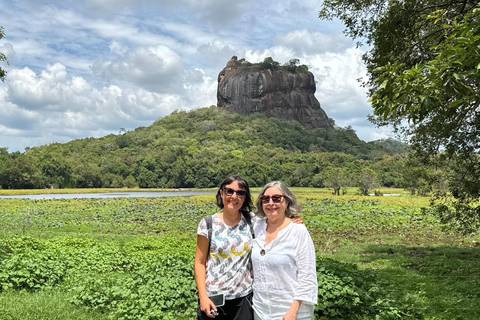 From Sigiriya/Habarana: To Kandy Private Guided SUV Tour