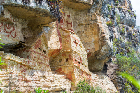 Chachapoyas: Mausoleos de Revash y Museo de Leymebamba