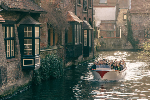 Bruges: Guided boat trip and walk