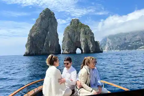 Capri : the secret corners with local skipper and private boat