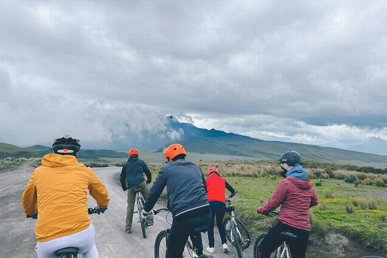 From Quito: Cotopaxi Volcano and Limpiopungo Lagoon Tour