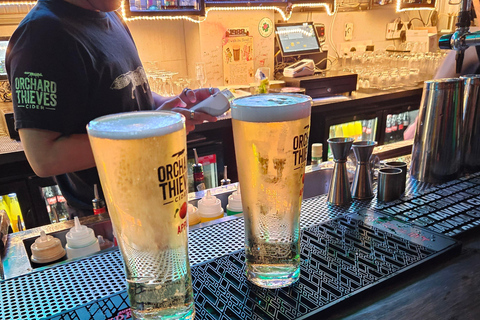 La Paz: Pub Crawl with 3 Drinks and Local Guide