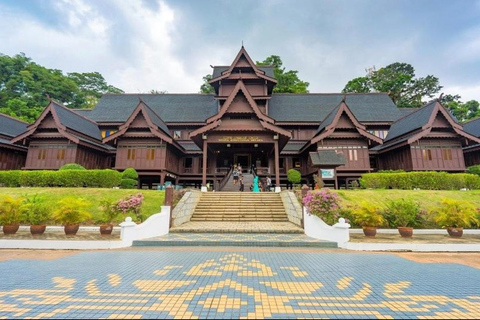 Melaka: Private Local Life, Culture & Hidden Gems Tour