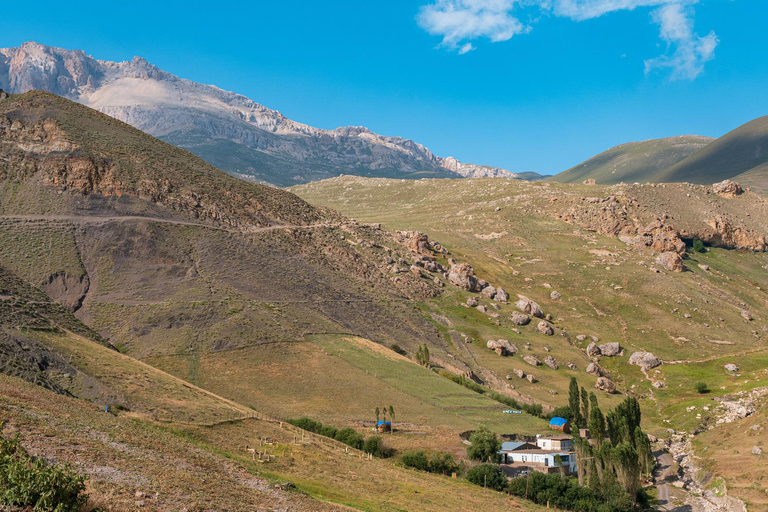 Baku: Khinalug Mountain 2-Day Hiking Tour with Guide