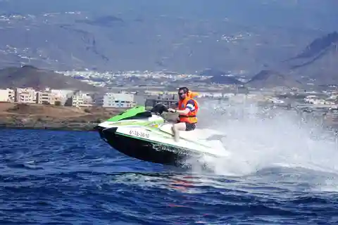 Tenerife: moto acuática doble con recogida (2 personas/1 moto acuática)