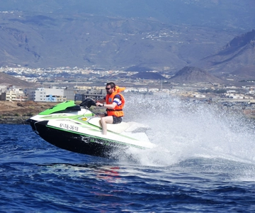 Turbo Jetskiën met ophalen en terugbrengen in Tenerife Zuid