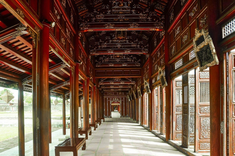 Tour Huế auf dem Rücken eines Motorrads