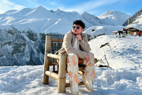 Tbilisi: Private Kazbegi tour with photographer guide