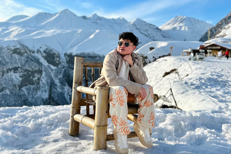 Tbilisi: Private Kazbegi tour with photographer guide