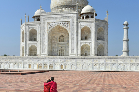 From Delhi: Taj Mahal Private Tour for Solo Female Traveler
