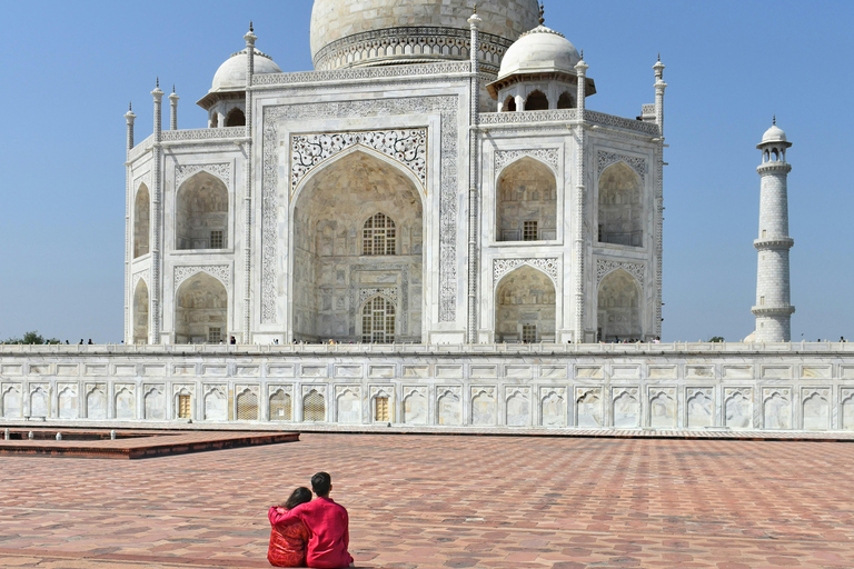 From Delhi: Taj Mahal Private Tour for Solo Female Traveler
