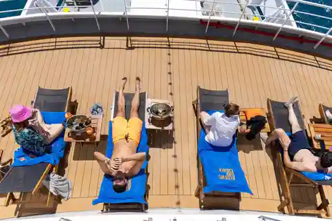 Athens: Saronic Islands Cruise with VIP Area Seating & Lunch