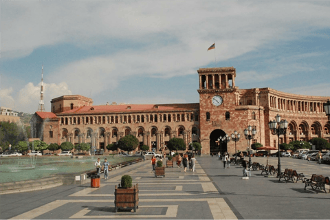 Walking City Tour in Yerevan with Brandy, 5 Wines & Bread