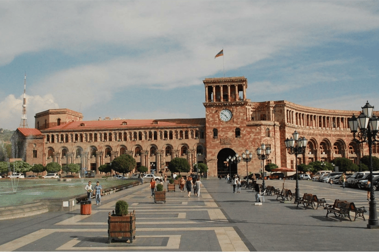 Walking City Tour in Yerevan with Brandy, 5 Wines & Bread