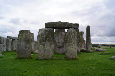 From London: Windsor Castle, Stonehenge, & Oxford Day Trip Tour without entries in English