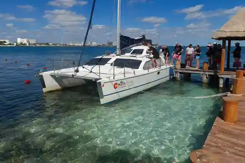 Excursión en Catamarán por Isla Mujeres