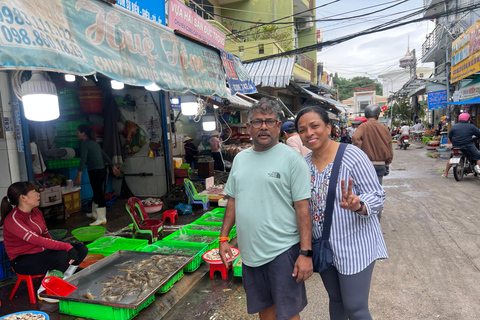 Vung Tau privétour door de stad en over straat eten met vrouwelijke gidsVoedsel is uitgesloten